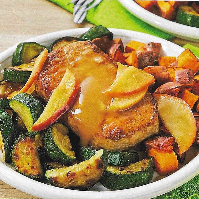 Varkenshaas met appel en geroosterde zoete aardappels en courgette
