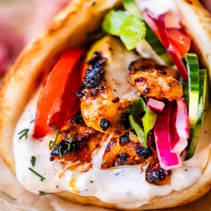 Chicken Shawarma met zelfgemaakte knoflook-kruidenjoghurtsaus