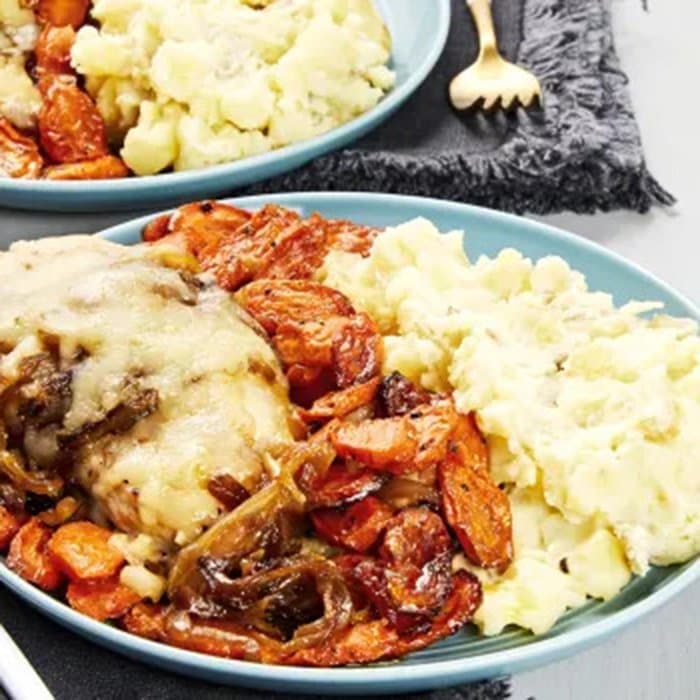 Franse uienkip met geroosterde wortels en aardappelpuree