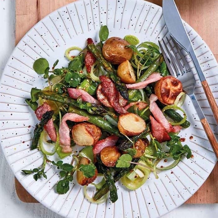 Warme aspergesalade met geroosterd vlees
